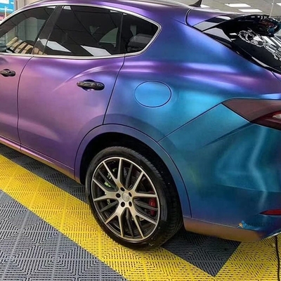 Vinile per autoveicoli con rilascio d'aria estensibile in metallo lucido Cameleon viola blu